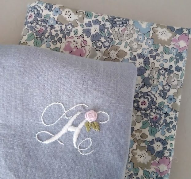 イニシャル刺繍