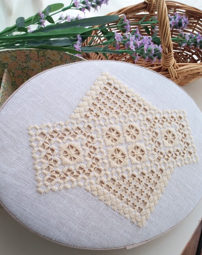 ハーダンガー刺繍