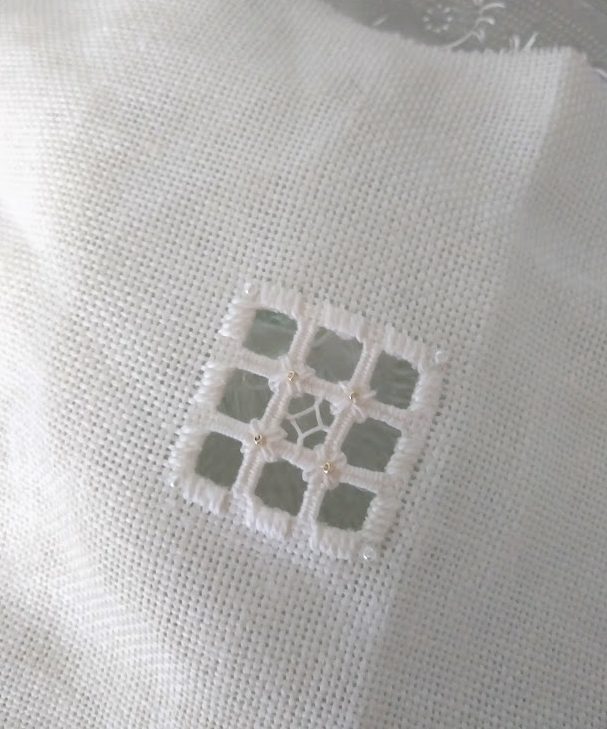 ハーダンガー刺繡