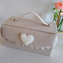 ハート♡のスパンコール刺繍　小物入れ
