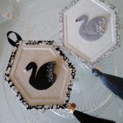 壁掛けインテリア　タッセルをつけて高級感UP！