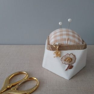 ピンクッション