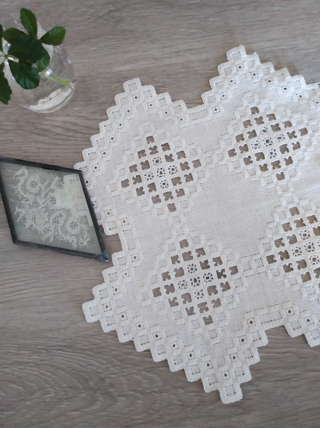 ハーダンガー刺繡