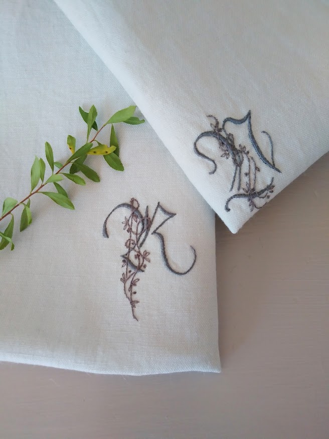 イニシャル刺繡