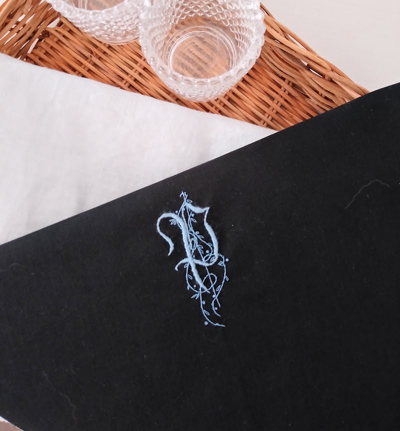 イニシャル刺繡