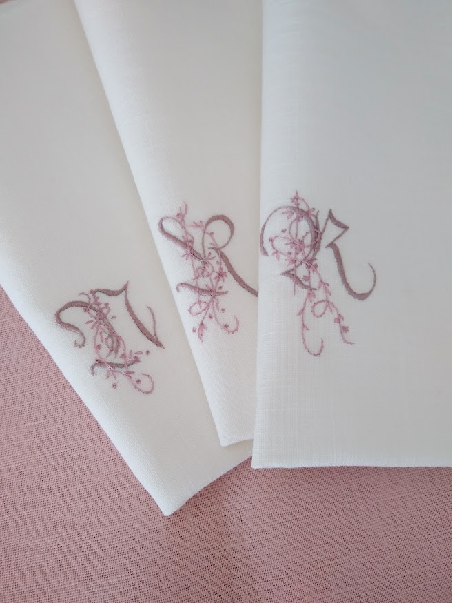 イニシャル刺繡