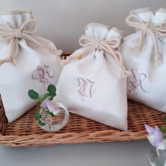 イニシャル刺繡入り巾着袋